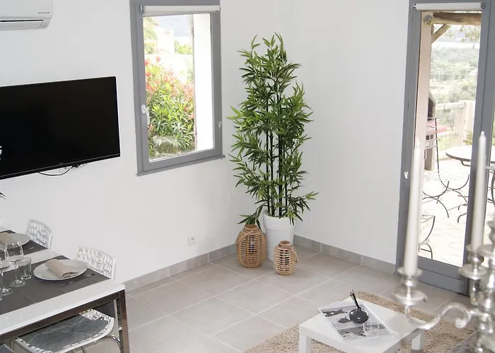 Lägenhetshotell Bellavista A Santa Giulia, Proche De La Et Vue 4*