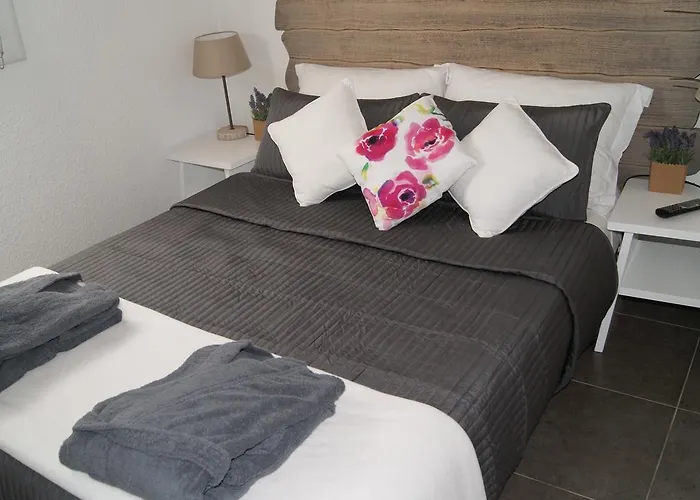 Appart hôtel Bellavista à Santa Giulia, Proche De La Et Vue Porto-Vecchio (Corsica)